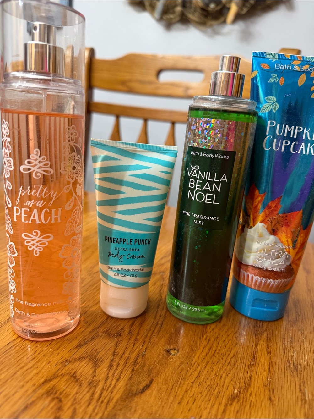 Bath & Body Works Bundle. Vanilla Bean Noel, pretty as peach, pumpkin cupcake.